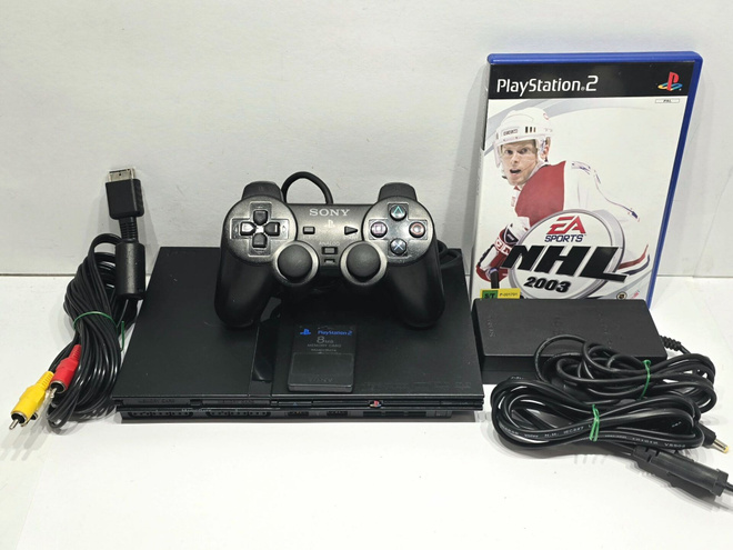 PS2 Slim konsoli + ohjain + muistikortti + peli [2]