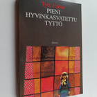 Tytti Parras : Pieni hyvinkasvatettu tyttö : romaani - pikkukuva 1