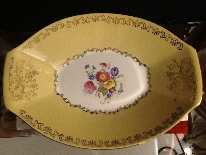 VANHA POSLIININEN HEDELMÄVATI. ROKOKOO TYYLINEN