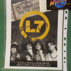 L7 - PROMOKUVA KOKO BÄNDIN NIMMAREILLA - pikkukuva 1