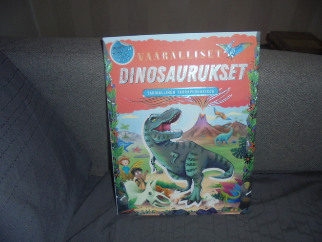 Vaaralliset dinosaurukset,tarinallinen tarrapuuhakirja