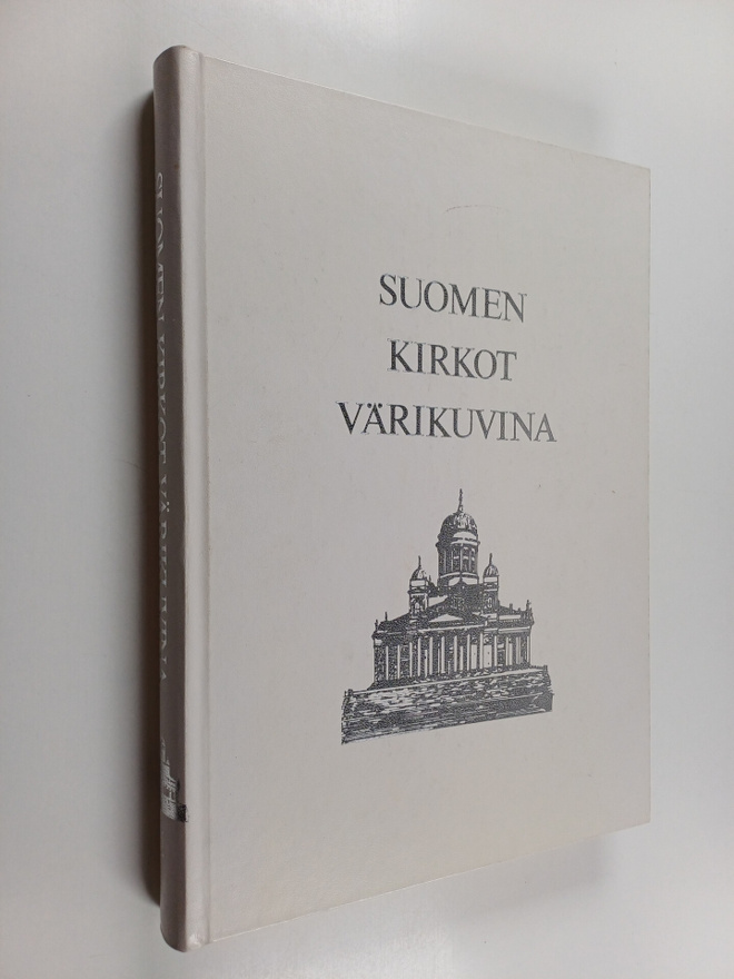 Pentti Niiranen : Suomen kirkot värikuvina 1