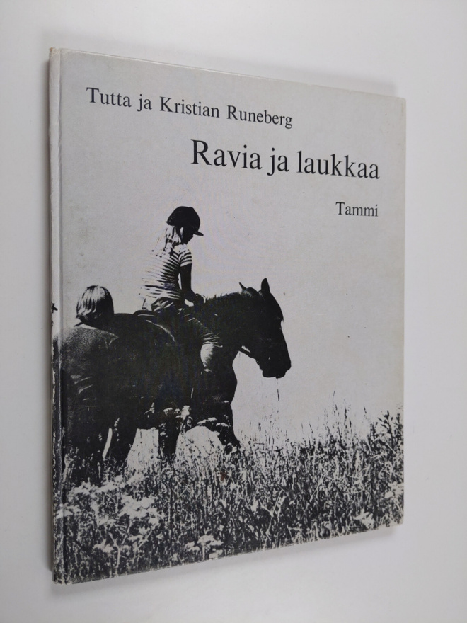 Tutta Runeberg : Ravia ja laukkaa