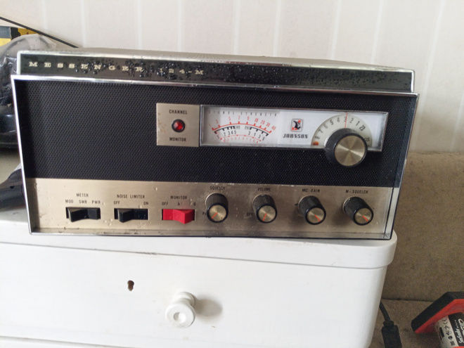 Vintage E.F. Johnson Messenger 124-M AM Base CB Radio