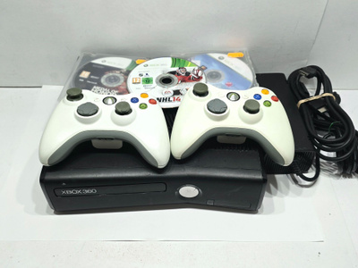 Xbox 360 konsoli + 2 ohjainta + 2 peliä [3]