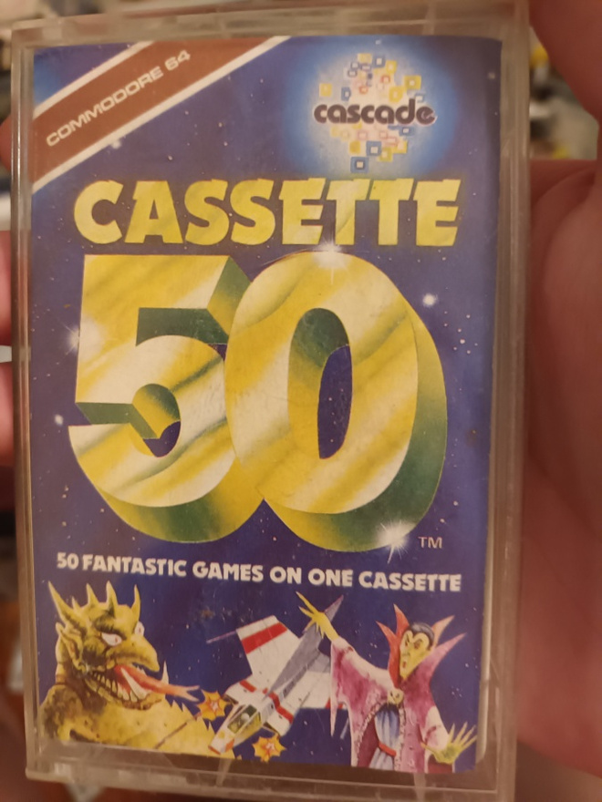 Commodore 64 50 cassette alkuperäisrasiassaan (cib)