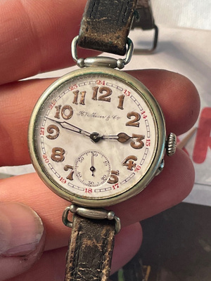 H. Moser & Cie ja Croton vetokellot