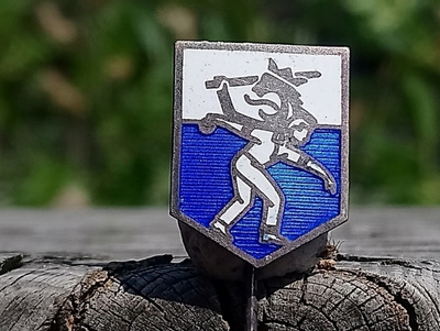 Hopeinen Emalinen Poliisi merkki. Halkaisija - 18 mm.
