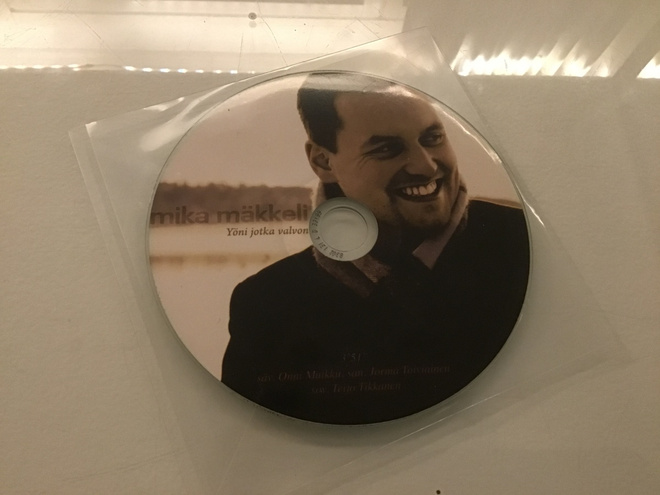 Mika Mäkkeli . Yöni jotka valvon CDS single