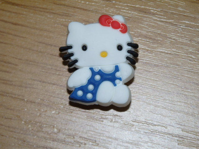 HELLO KITTY kenkäkoru, kenkäkoriste: KITTY SININEN MEKKO