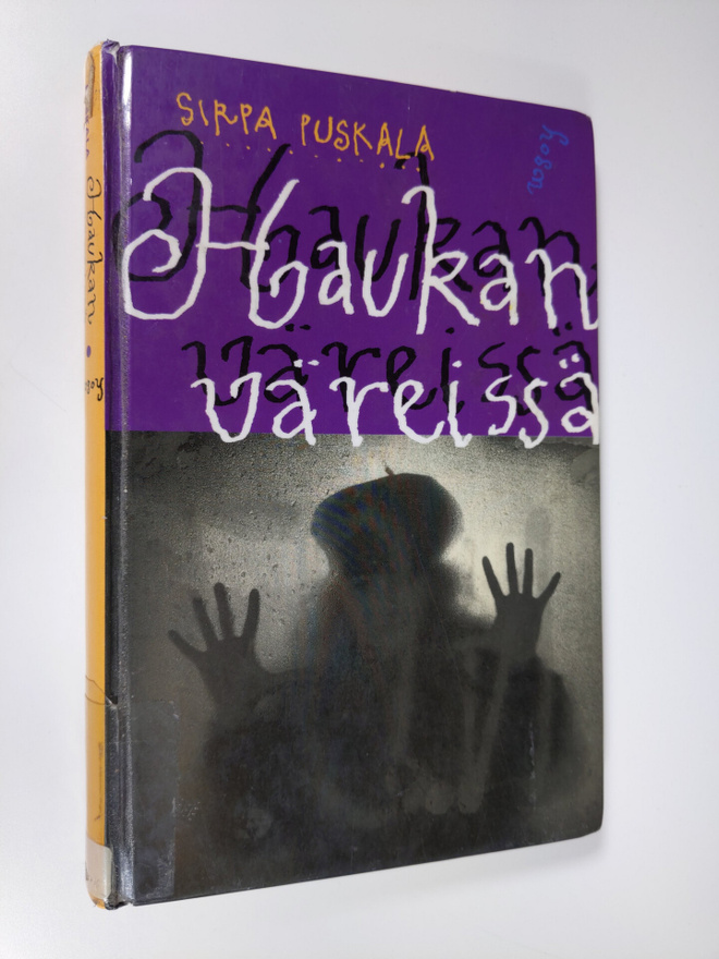 Sirpa Puskala : Haukan väreissä