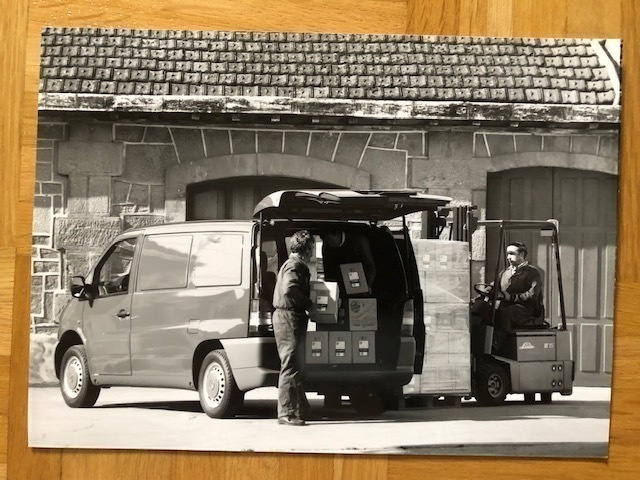 Lehdistökuva Mercedes-Benz Vito pakettiauto 638