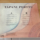 Tapani Perttu Samanlaiset muistot LP - pikkukuva 2