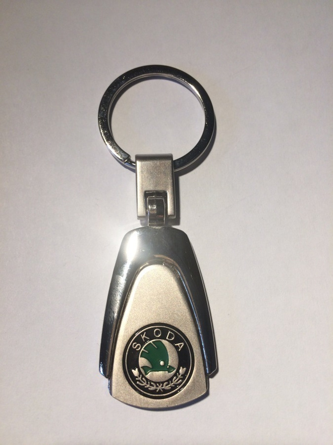 SKODA - 3D - Metalli-Auto-logo .. Avaimenperä