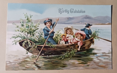 Lapset soutavat veneellä onnittelemaan kukin ja lehvin, 1914
