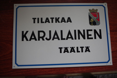 Peltinen kyltti 1950-60 -luvulta
