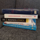 Books on marketing, business, language, and programming. - pikkukuva 1