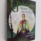 Robert Jordan : Yhdeksän kuun tytär - pikkukuva 1