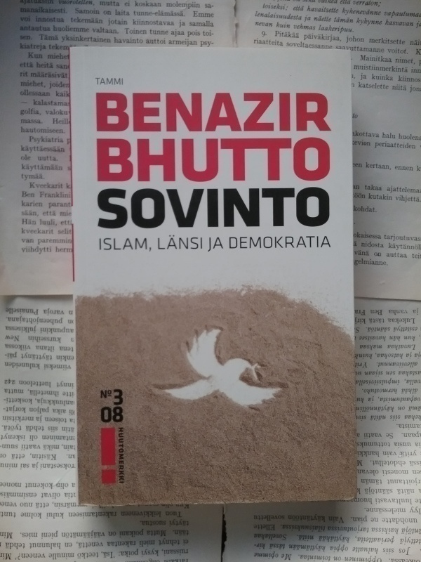 Benazir Bhutto - Sovinto: islam, länsi ja demokratia (nid.)