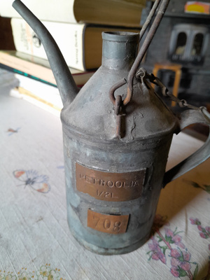 höyryveturin ½ litran petroolikannu