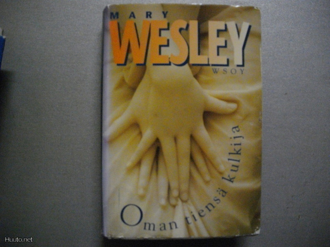 Mary Wesley: Oman tiensä kulkija (12.3)