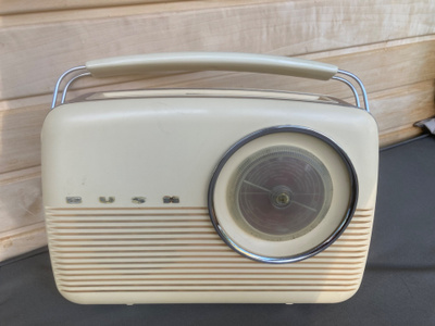 Retro radio