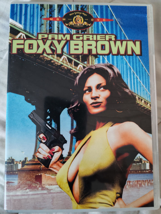 Foxy Brown dvd suomijulkaisu
