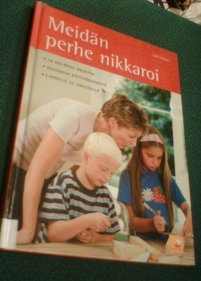 Laila Eriksen: MEIDÄN PERHE NIKKAROI (Sis.postikulut)