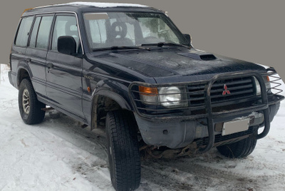 1996 Pajero 2.8 L moottorilla projektiksi tai varaosiksi