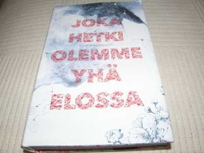 Tom Malmquist Joka hetki olemme yhä elossa  -sid