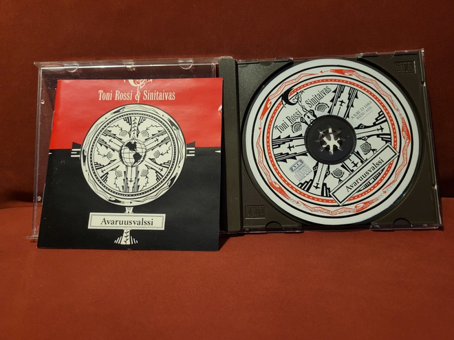Toni Rossi & Sinitaivas – Avaruusvalssi (CD)