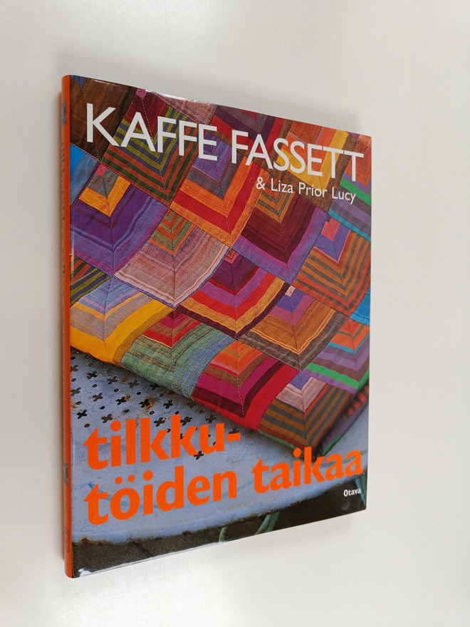 Kaffe Fassett : Tilkkutöiden taikaa : yli 20 uutta tilkku...