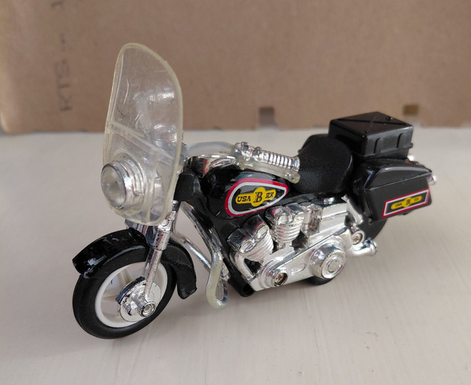 Harley-Davidson Electa Glide Poliisiopisto vetomoottorilla