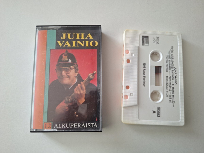 JUHA VAINIO - 12 ALKUPERÄISTÄ c-kasetti