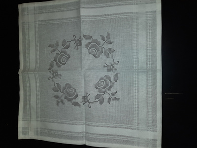 Piirretty liina , ristipisto ruusut 40x40cm