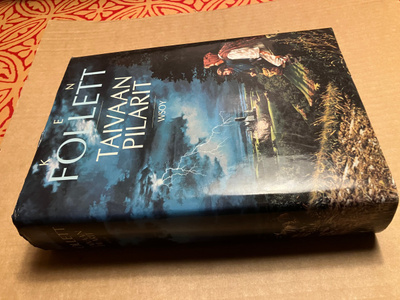 KEN FOLLETT TAIVAAN PILARIT HYVÄ
