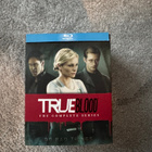 TRUE BLOOD THE COMPLETE SERIES BLU-RAY (UUSI/ILMAN MUOVEJA) - pikkukuva 1
