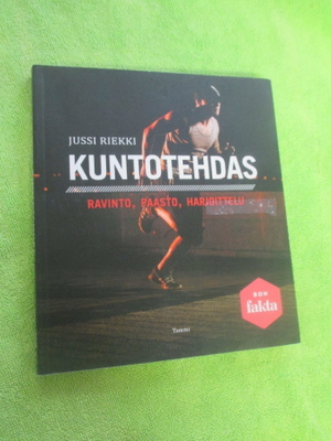 JUSSI RIEKKI - KUNTOTEHDAS ( hienokuntoinen kirja !!