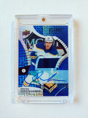 Arttu Ruotsalainen - 21-22 UD Allure Blue Line Auto Jersey
