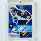 Arttu Ruotsalainen - 21-22 UD Allure Blue Line Auto Jersey - pikkukuva 1