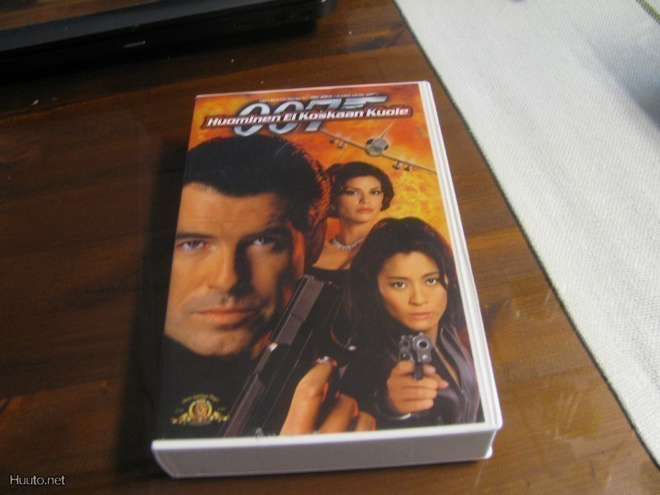 007 Huominen ei koskaan kuole - Tomorrow Never Dies (VHS)