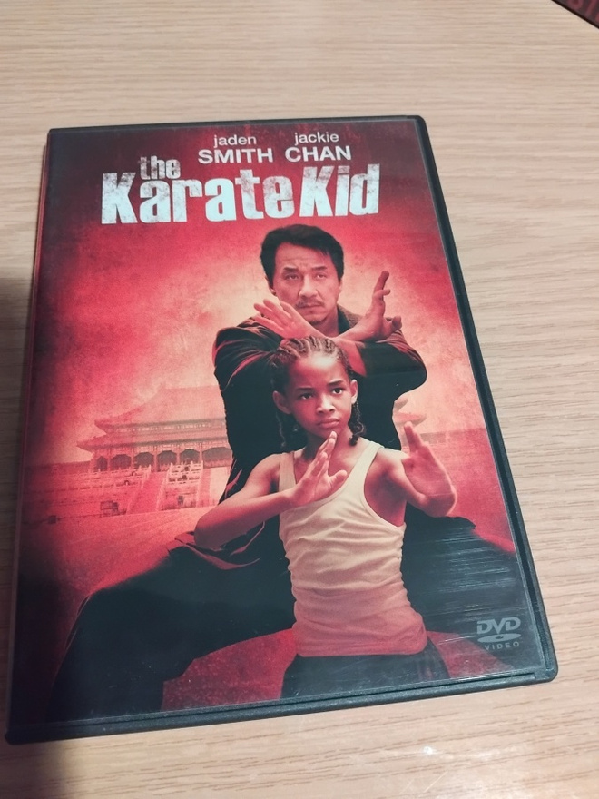 THE KARATE KID      DVD          ( sony )