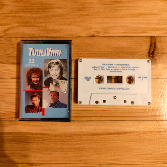 Tuuliviiri - 12 Suosikkia c-kasetti