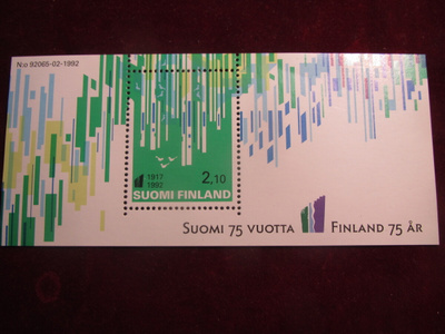 Suomi 75 vuotta. Pienoisarkki. 1992