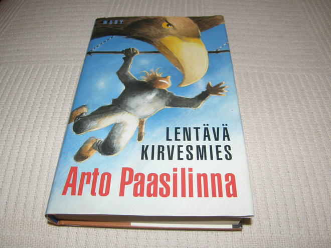 Arto Paasilinna Lentävä kirvesmies  -sid