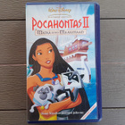 VHS: Pocahontas II - Matka Uuteen Maailmaan (Disney 1998) - pikkukuva 1