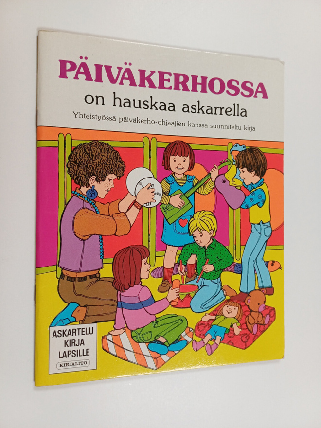 Päiväkerhossa on hauskaa askarrella : yhteistyössä päiväk...