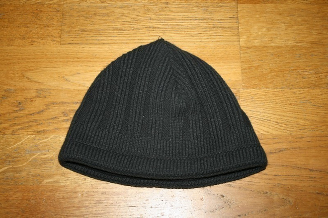Tummanharmaa pipo fleece-vuorilla 55-57
