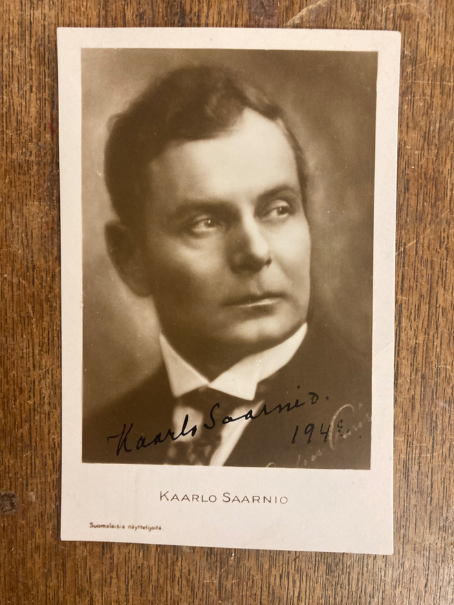 KAARLO SAARNIO, SIGNEERATTU VALOKUVA
