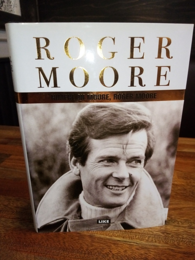 Roger Moore :  Nimeni on Roger Moore ( SIS POSTIKULU)